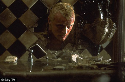 Rutger Hauer spielt einen der Nexus-Replikanten in Blade Runner.