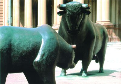 Bulle und Bär - das Börsen-Wahrzeichen sagt eigentlich alles über die Irrationalität des Terrains, auf dem sich die Kapitalmärkte bewegen. 